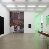 Le Kunsthaus à Aarau présente une exposition intitulée "Stranger in the Village - Le racisme au miroir de James Baldwin" qui aborde le thème de l'appartenance et de l'exclusion raciale.